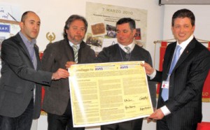 In una foto di archivio Avis Cernusco: da sinistra Massimo Continenza, il Presidente Avis Lombardia Domenico Giupponi, Guerino Di Bacco e Carlo Assi